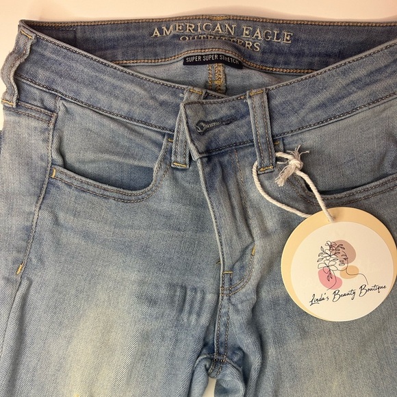 American Eagle Outfitters Women's Light Blue Jeans size 2 (f) - Picture 6 of 6